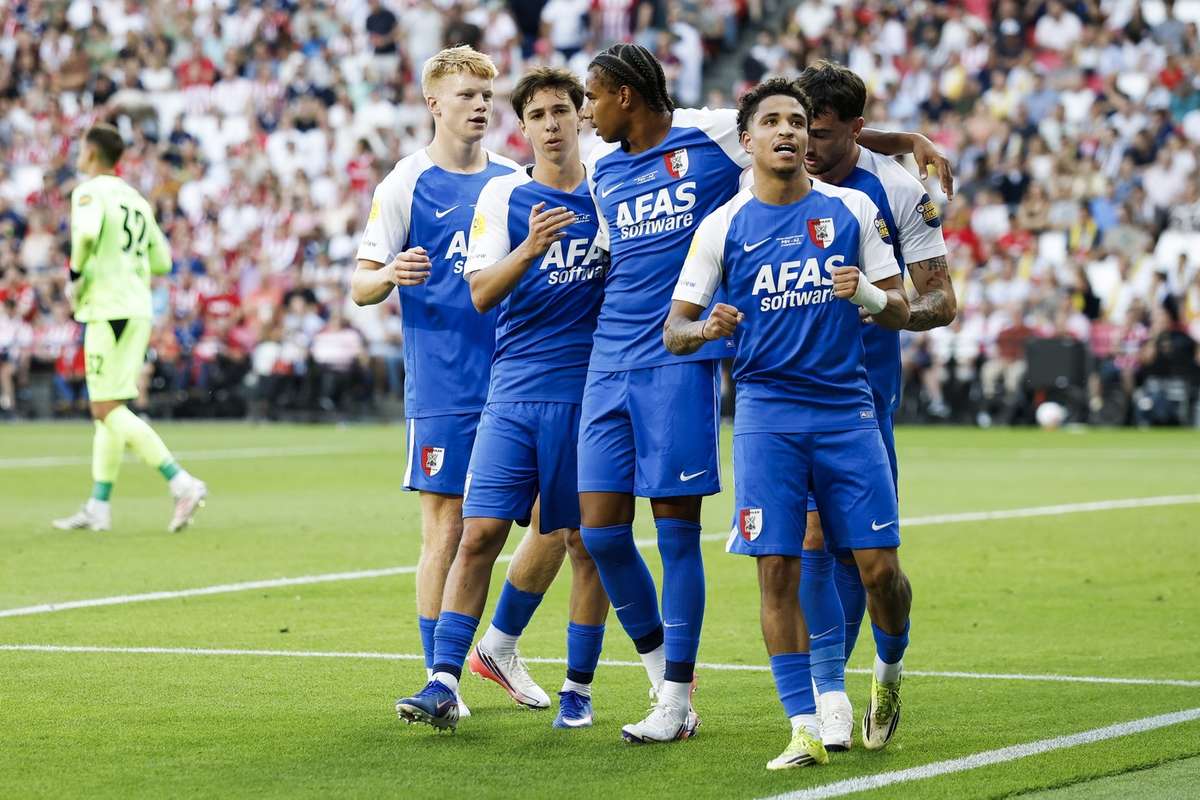 克鲁伊夫盾杯爆冷!AZ4-0横扫埃因霍温,队史第二次夺冠