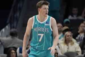 这新秀行！克尼佩尔生涯前10战合计至少150分30三分 NBA历史首人