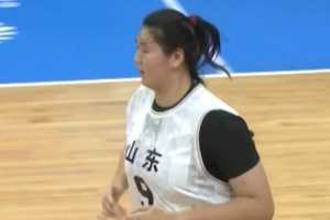 率队夺金！张子宇15投13中&罚球5中5 爆砍31分10板