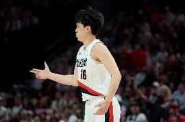 渐入佳境！杨瀚森持球对抗防守 妙传助攻队友篮下打中