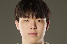 杨瀚森21分9板！韩乔生：行 都快拿两双了&开始慢慢适应了