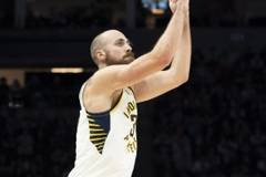 攻防都奇兵！赫夫替补27分钟 13中7&三分9中4砍20分5板4助3帽