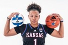 卡特·布莱恩特妹妹承诺堪萨斯大学！将代表女篮和女排出战NCAA