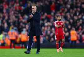 内维尔:利物浦的情况令人非常担忧,斯洛特需要推倒重来