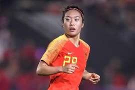 中国女足2-0战胜伯恩利女足,唐佳丽头球破门张琳艳补射得手