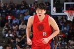 开拓者媒体人：杨瀚森不出3年会被踢出联盟 竟然还有人吹捧他？