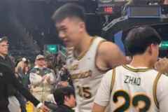 NCAA-王俊杰受困犯规8分钟5中2拿5分2板 赵维伦最后才出场得到1分