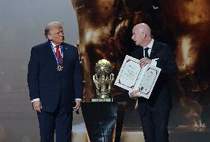 英媒:白宫要求FIFA和平奖杯需和大力神杯一样大 曾想让士兵护送