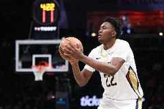 不乱打！13号秀奎因半场5中5拿到10分4篮板 正负值+15