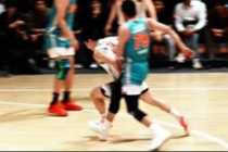 曾在CBA有类似动作!田桂森野球场上伸脚绊对手 被判夺权驱逐出场