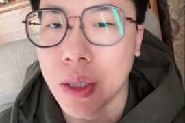 解说：祖巴茨一受伤快船首发只能上大洛 快船长时间也得用小阵容
