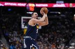 苦苦支撑！约基奇打满首节三分5中3拿到9分2助 正负值-14