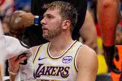 记者：东契奇有伤是事实 今晚他是副作用 球队不希望他这样的态度
