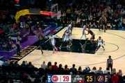 炉火纯青！詹姆斯持球单打 转身后仰跳投稳稳命中