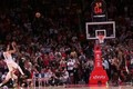 ?这也太硬了！杜兰特右侧45°三分！之前三分11中！