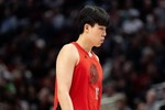 美媒体人：杨瀚森上场不多但大家都喜欢他 有点像当年的白曼巴