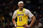 吃饼还可以！海斯替补6中5高效拿下12分5板1助 4前场板