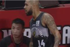上场就是得分！吉林摩尔半场16分钟 11中7轰下16分5板2助