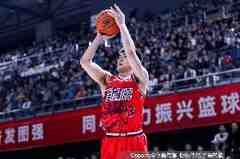 媒体人:郭艾伦有和明星中锋的合作经验 和徐昕的配合会越来越好