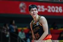 状态出色！庞峥麟半场3记三分球拿下15分3板1助1断