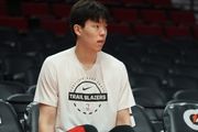 拓媒:杨瀚森离合格的NBA球员差很远 约基奇在新秀赛季比他好十倍