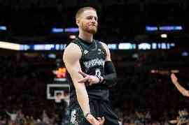 高开低走！迪文岑佐19中7得22分7板 下半场10中1仅得到5分