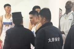 过分了！京媒：赛后退场时 看台上的山西球迷向北京球员吐口水