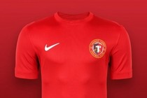 2026赛季球衣新鲜出炉，主场球衣以标志性的‘辽宁红’作为主色