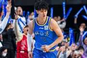 进攻端表现很不错！曾凡博7中6&三分4中3拿到15分6篮板