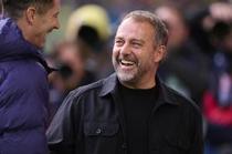 弗里克谈本轮首发:德容替补因状态未达最佳 亚马尔状态火热