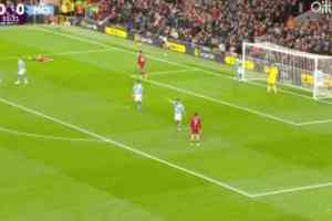 直接当场石化！埃基蒂克巨大空档没传，维尔茨呆立右侧全程不动！