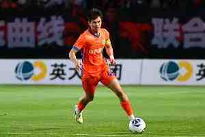 官方:山东泰山与20岁中场陈泽仕完成续约,合约至2030年12月