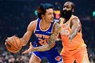 Shams：哈登右手拇指骨折无需手术计划带伤出战 今天背靠背存疑