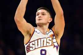 疯狂出手！格雷森·阿伦半场12中4&三分7中2得10分2助 正负值-14