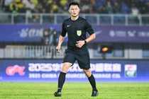 直播吧:上赛季中超金哨李海新、银哨唐顺齐将携手执法超级杯
