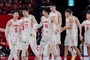 杨毅：今天还好是中立场地 最后这些吹罚还是挺正常的