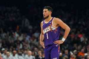 关键三分难阻球队失利！布克21中9拿下27分6板2助2断1帽 4次失误