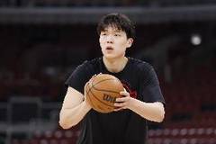 活力十足！杨瀚森先策应后奋力拼下前场篮板 补篮得手拿到2分