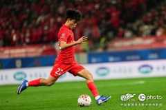 海港队4-1战胜青岛西海岸队,感谢现场球迷们不遗余力呐喊助威