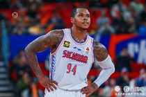 媒体人:亨特怀疑中方经纪人赚他薪资差价 这才向篮协提出申诉