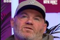 鲁尼评队友最佳中场三人组：斯科尔斯、卡里克、杰拉德