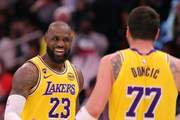 解说：湖人替补席太差让东契奇&詹姆斯加班 希望艾顿季后赛再硬点