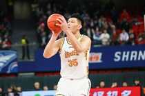成投手了？葛昭宝半场7中6&3记三分砍下15分3板1助