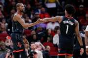 KD:阿门在进攻中可以随时切换位置 不知不觉就18+8+5+几个抢断了