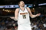 单核带队杀疯了！约基奇连进四球 掘金轰出一波22-0