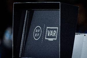 西班牙VAR负责人:新赛季VAR只做必要介入,官方主动抬高干预门槛