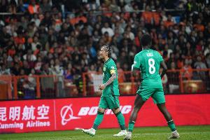 足球报:客场拿1分为低谷的国安稳定军心,后防失误成致命短板