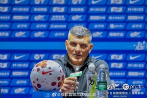 阿洛伊西:费利佩表现得非常好,能够在胶着时刻为球队打开局面