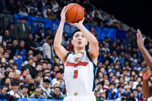 媒体人:广东输球是实力不济 强点不够多也不够强 内外线是失衡的