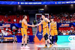 媒体人:上海很有资本打大爷篮球但他们没有 球星跟蓝领一样玩命